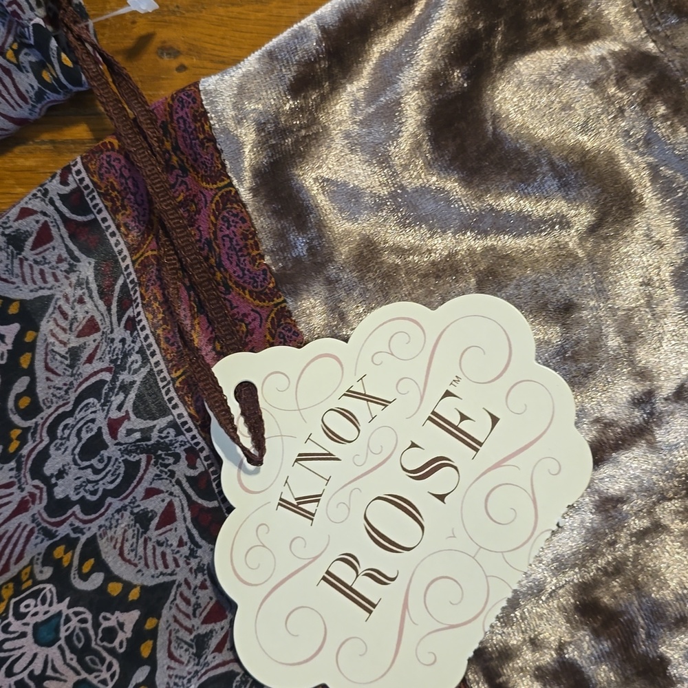 KNOX ROSE Boho Velvet Floral Top - Picture 5 of 8
